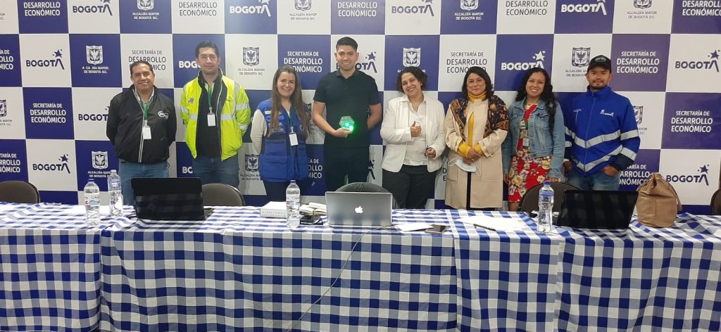 Participamos como conferencistas y jurados de la Hackathon Escolar 2021